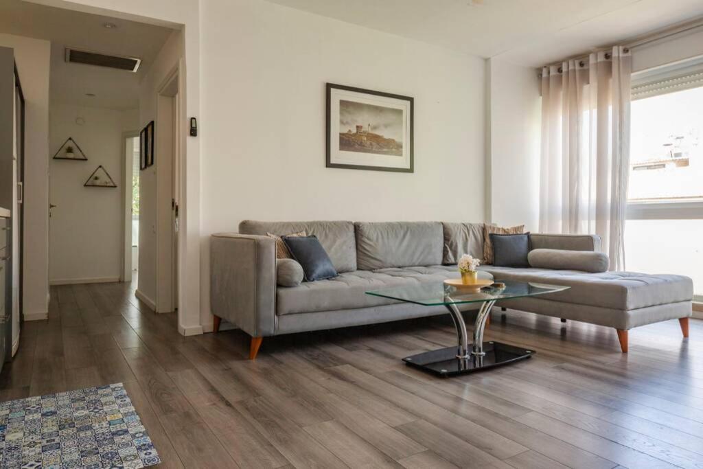 Big Apartment Next To Gordon Beach Plus Free Parking Tel Aviv Luaran gambar