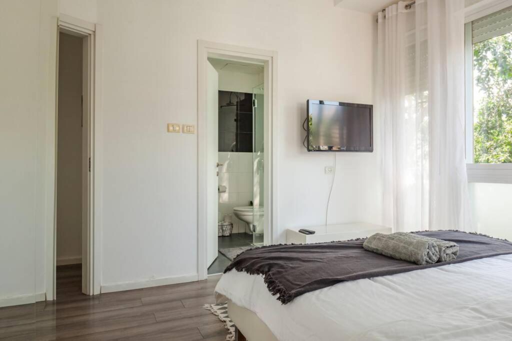 Big Apartment Next To Gordon Beach Plus Free Parking Tel Aviv Luaran gambar