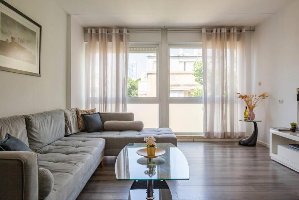 Big Apartment Next To Gordon Beach Plus Free Parking Tel Aviv Luaran gambar