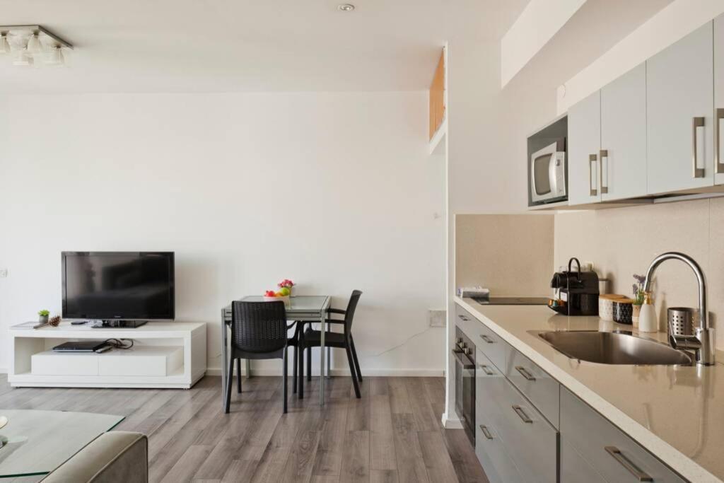 Big Apartment Next To Gordon Beach Plus Free Parking Tel Aviv Luaran gambar