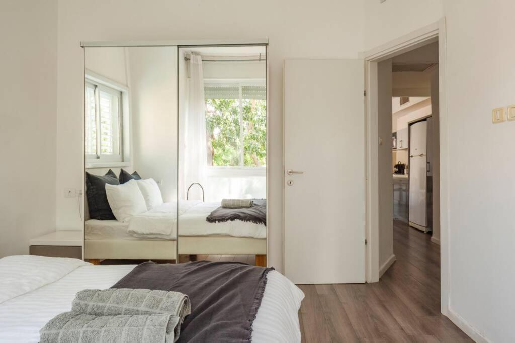Big Apartment Next To Gordon Beach Plus Free Parking Tel Aviv Luaran gambar