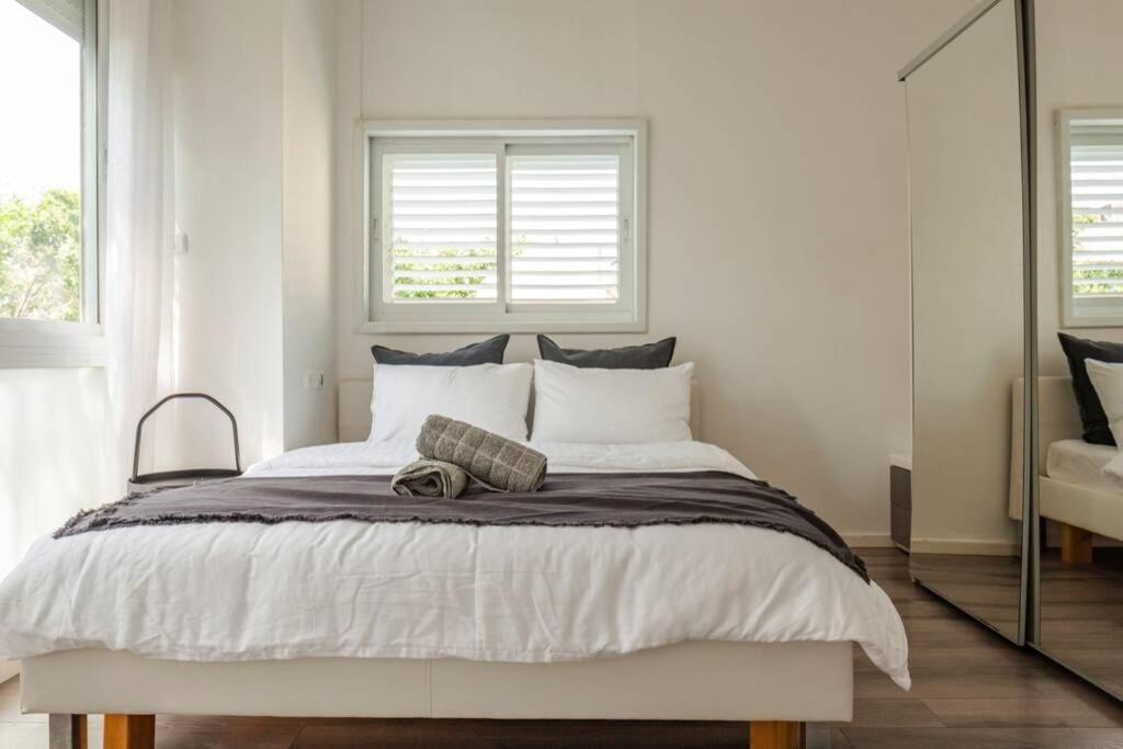 Big Apartment Next To Gordon Beach Plus Free Parking Tel Aviv Luaran gambar