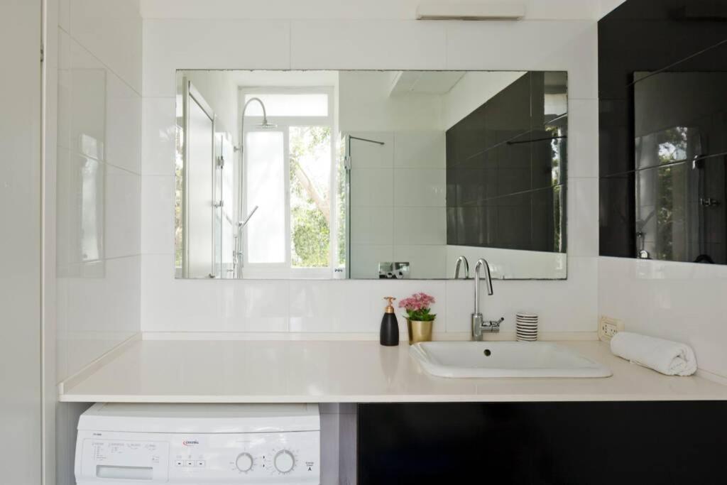 Big Apartment Next To Gordon Beach Plus Free Parking Tel Aviv Luaran gambar